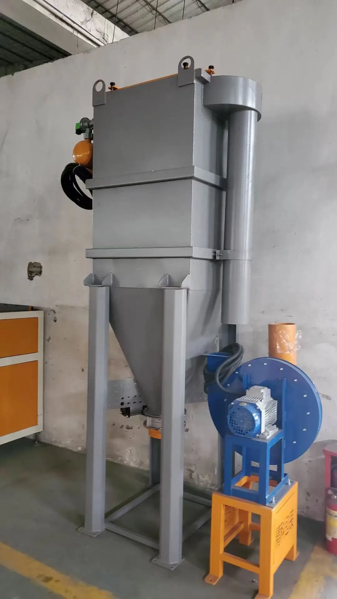 Dust collector for vacuum package machine
